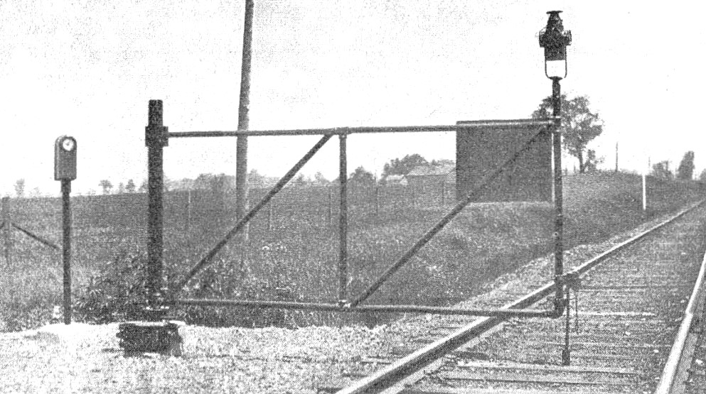Bimo MI railroad crossing